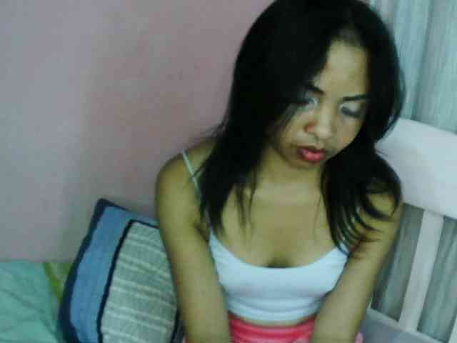 Ashlii bongacams live cam model