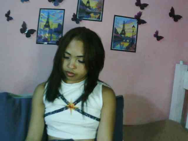 Ashlii bongacams live cam model