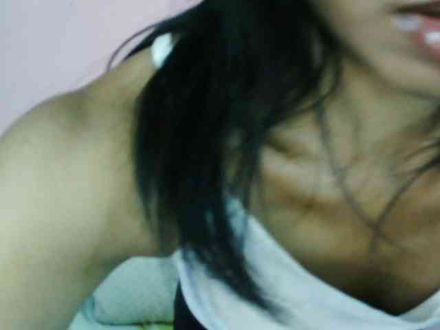 Ashlii bongacams live cam model