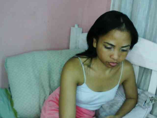 Ashlii bongacams live cam model