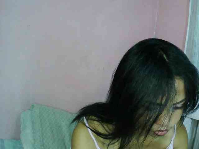Ashlii bongacams live cam model