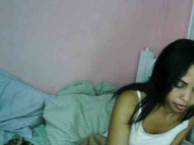 Ashlii bongacams live cam model