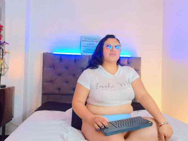 Moonnblue bongacams live cam model