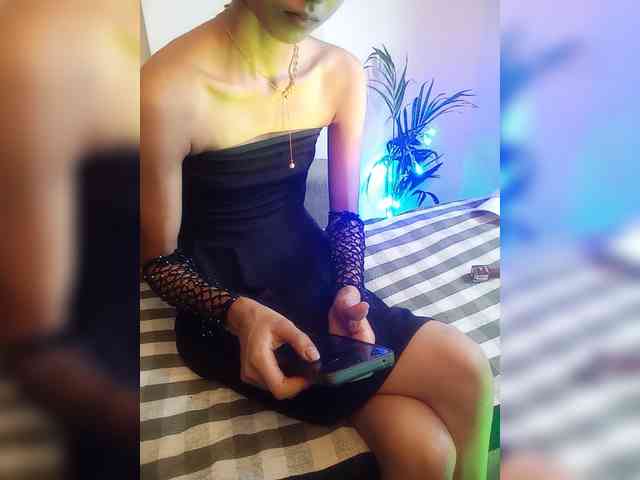 19Nisha bongacams live cam model
