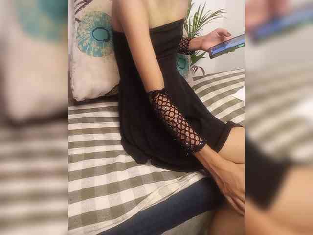 19Nisha bongacams live cam model