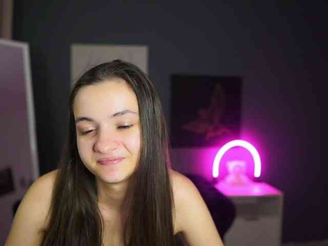 Zoenica bongacams live cam model