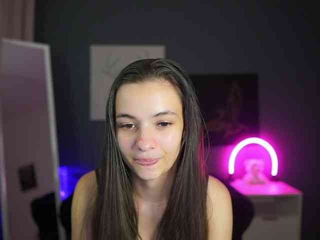 Zoenica bongacams live cam model