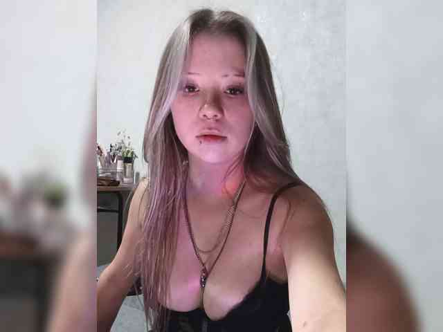LOVELYTWINS bongacams live cam model