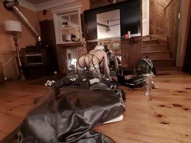 TNT-TinyNTroubble69 bongacams live cam model