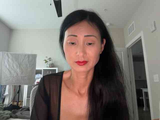 UnchartedSecret bongacams live cam model