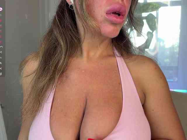 zlatpeach bongacams live cam model