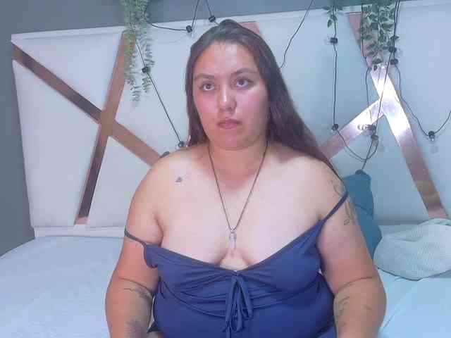 Lunaa-Bellaa bongacams live cam model