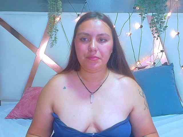 Lunaa-Bellaa bongacams live cam model