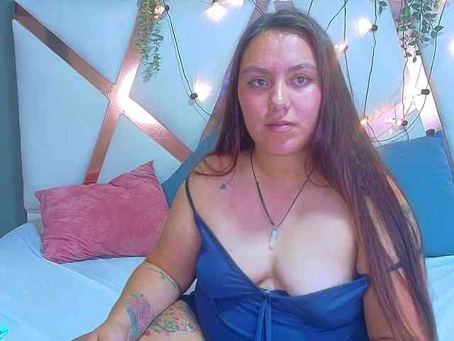 Lunaa-Bellaa bongacams live cam model