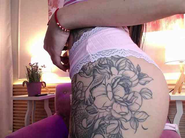 Alannah bongacams live cam model