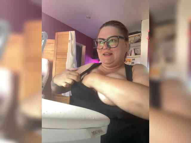 Valentinaweow bongacams live cam model