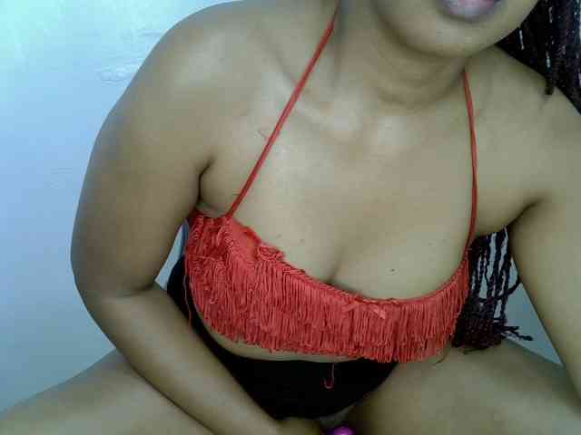 Nixies bongacams live cam model