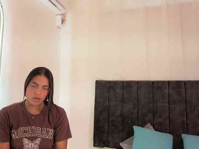 zoe-hamilton bongacams live cam model