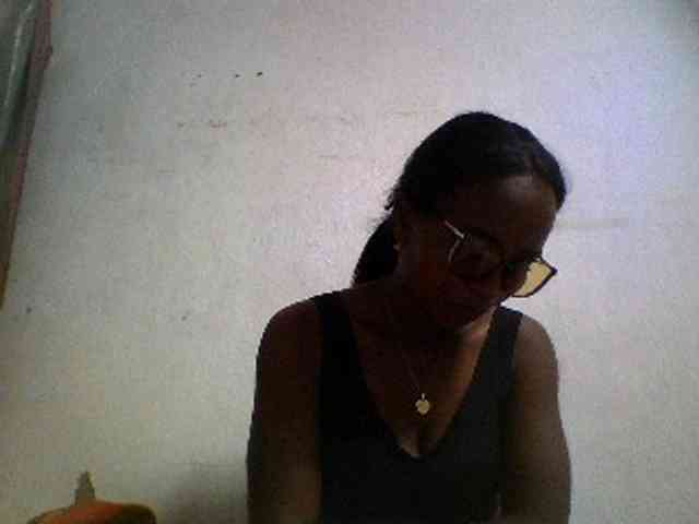 Ashni1 bongacams live cam model