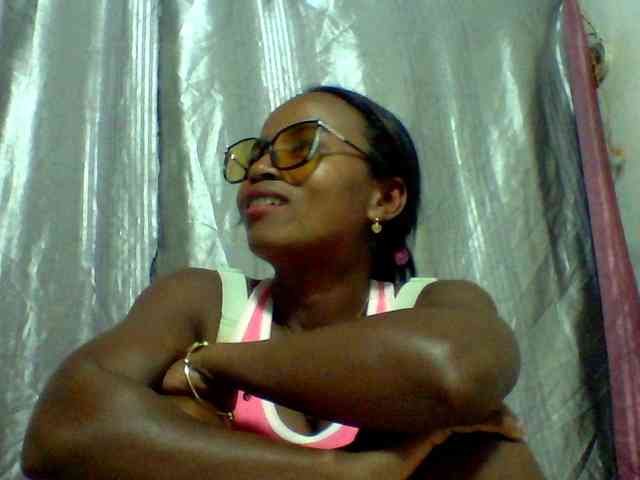 Ashni1 bongacams live cam model