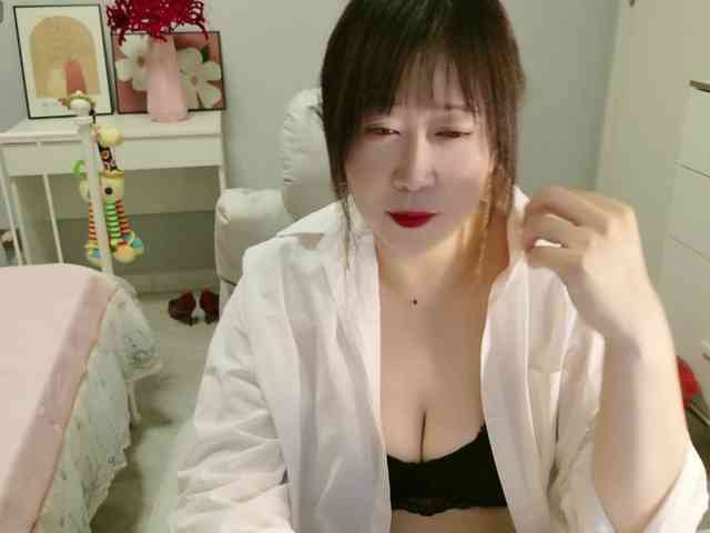 XantheBloom bongacams live cam model