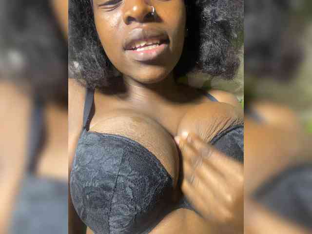 RavenBigBoobsMonroe bongacams live cam model
