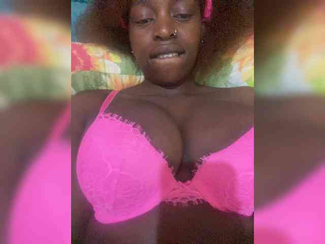 RavenBigBoobsMonroe bongacams live cam model