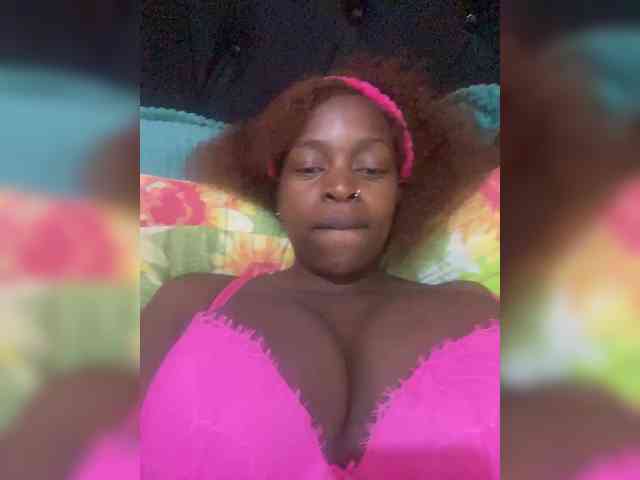 RavenBigBoobsMonroe bongacams live cam model