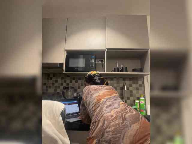 Cece3 bongacams live cam model