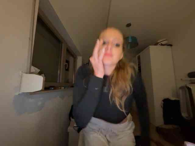 Lucianamol bongacams live cam model