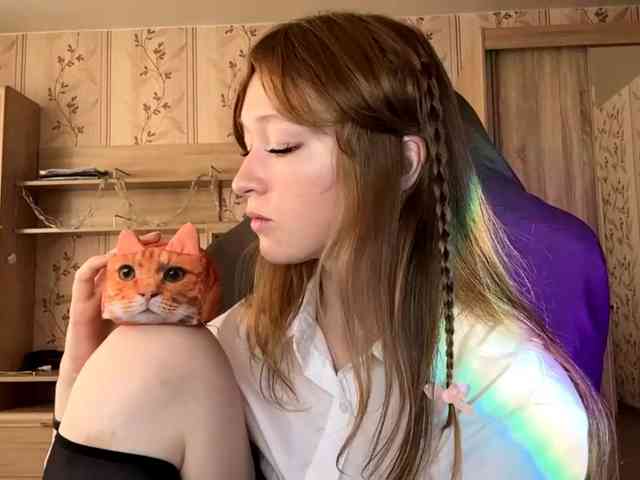 LisaSchroyer bongacams live cam model