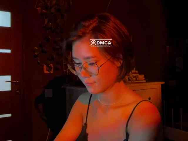 Mikiora bongacams live cam model