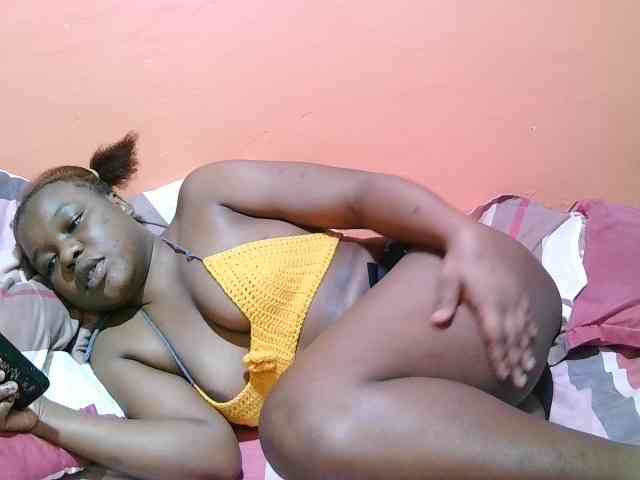 miss-midnight bongacams live cam model