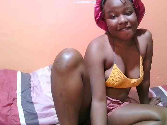 miss-midnight bongacams live cam model