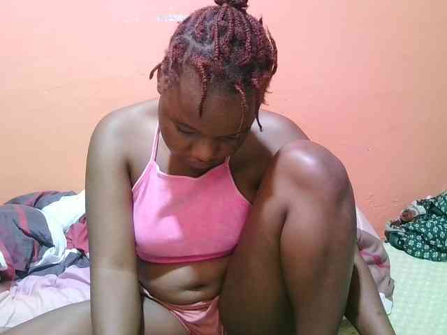 miss-midnight bongacams live cam model
