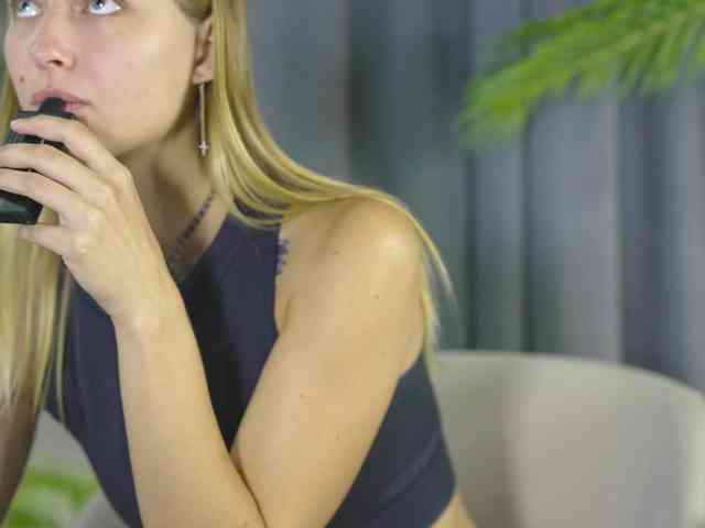 RabeccaCaldwell bongacams live cam model