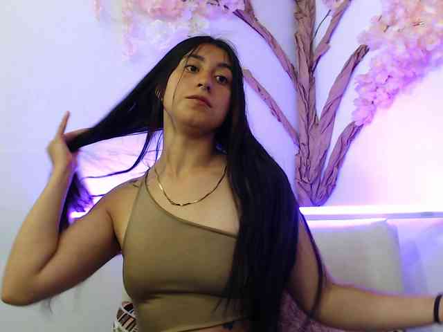 Melany-vega bongacams live cam model