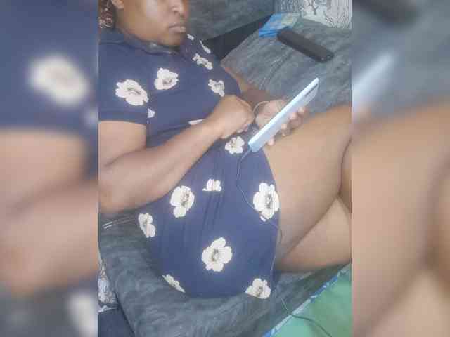 Gina8 bongacams live cam model