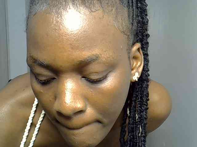 Dinah-6 bongacams live cam model