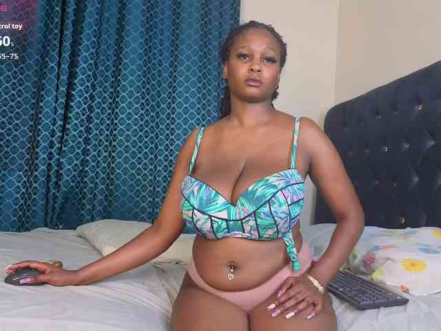 Chantel-Shanice bongacams live cam model