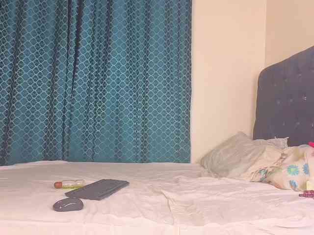 Chantel-Shanice bongacams live cam model