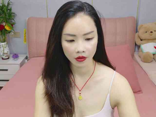 Orla99 bongacams live cam model