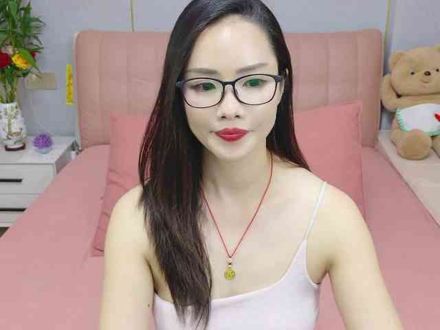 Orla99 bongacams live cam model