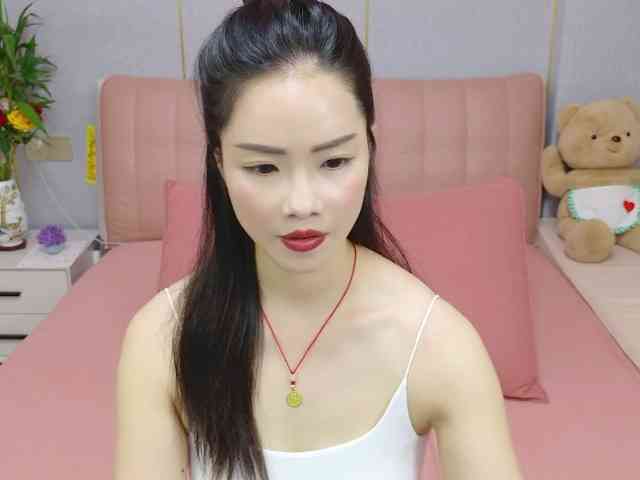 Orla99 bongacams live cam model