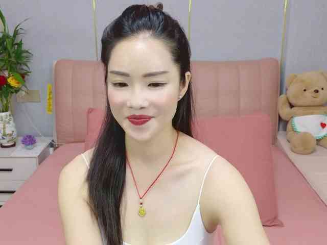 Orla99 bongacams live cam model