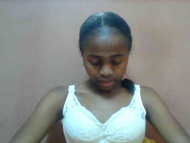 Clarah1 bongacams live cam model