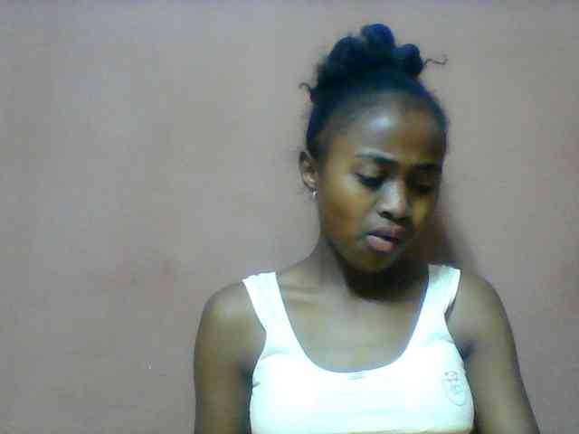Clarah1 bongacams live cam model