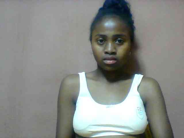 Clarah1 bongacams live cam model