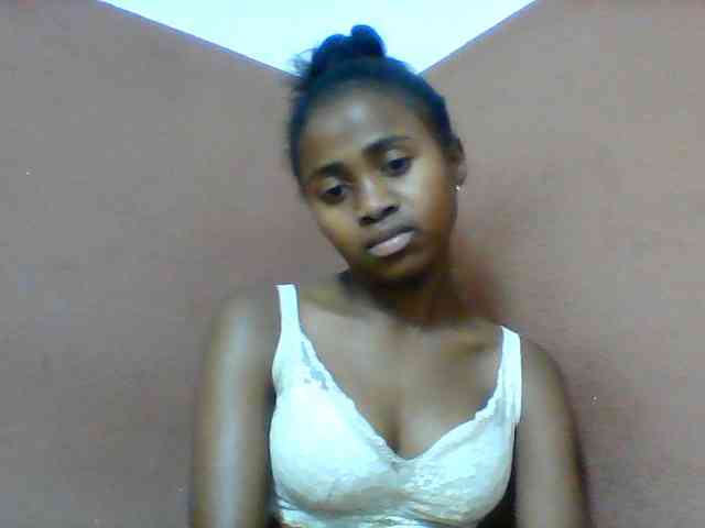 Clarah1 bongacams live cam model