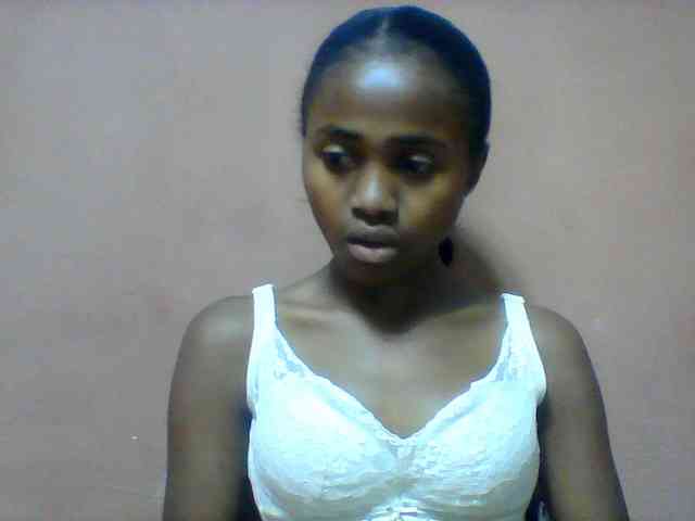 Clarah1 bongacams live cam model
